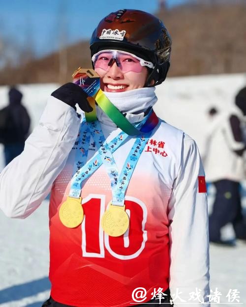 自由式滑雪空中技巧世界杯 李心鹏夺冠徐梦桃收获赛季总冠军